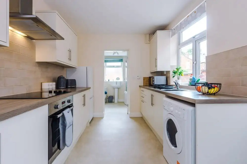 Modern Apartment Perfect for Business Sleeps 4