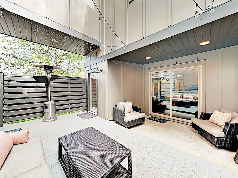Modern WeHo Apt 8 - 3 Br Townhouse