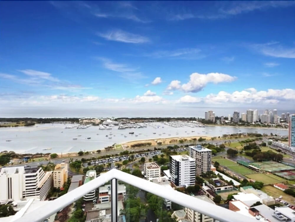 Panoramic Views at Sub Penthouse Apt