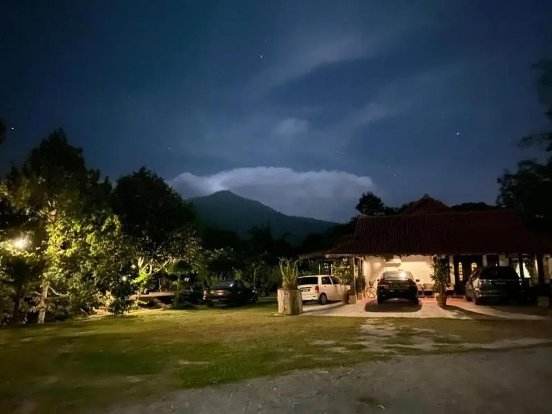 Singgahsana Villa by ZUZU