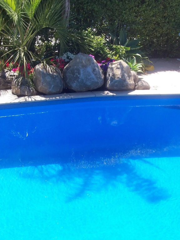 Snells Beach Motel