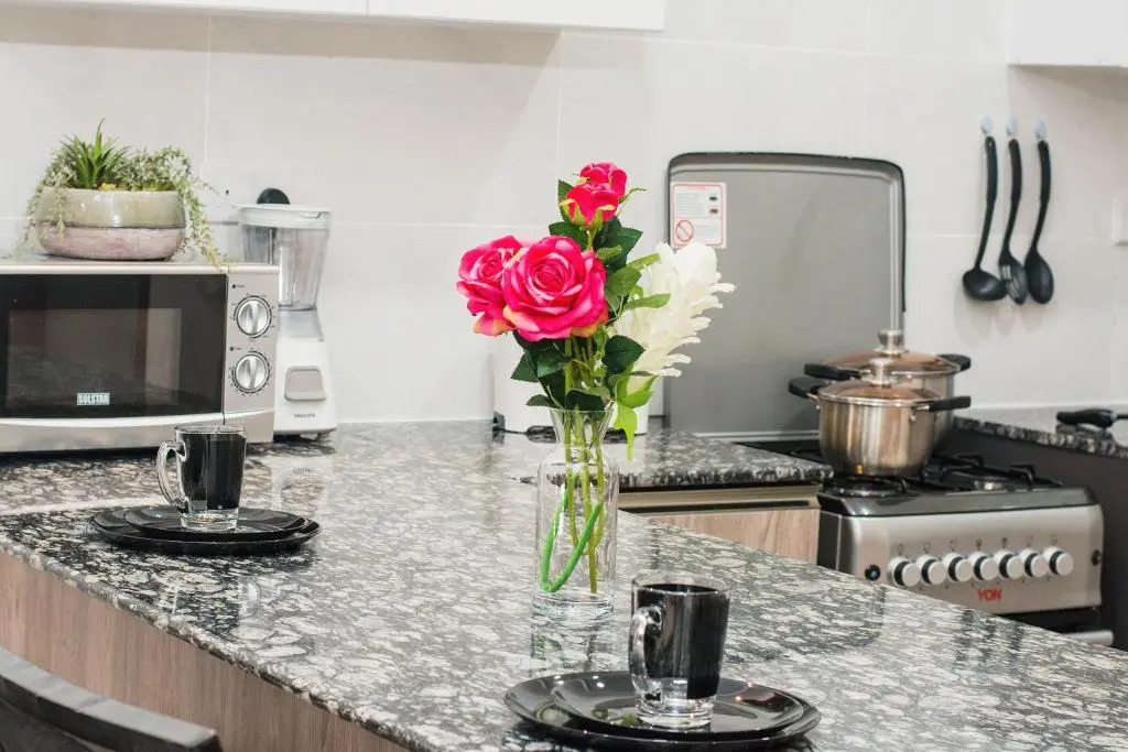 SILVERSTONE APARTMENTS -Modern Living 1 BR NEAR YAYA - GYM&POOL