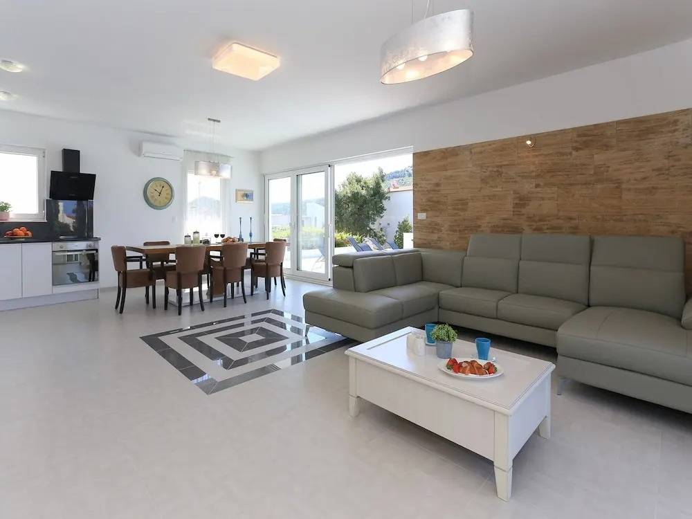 Luxurious Villa in Rogoznica With Pool