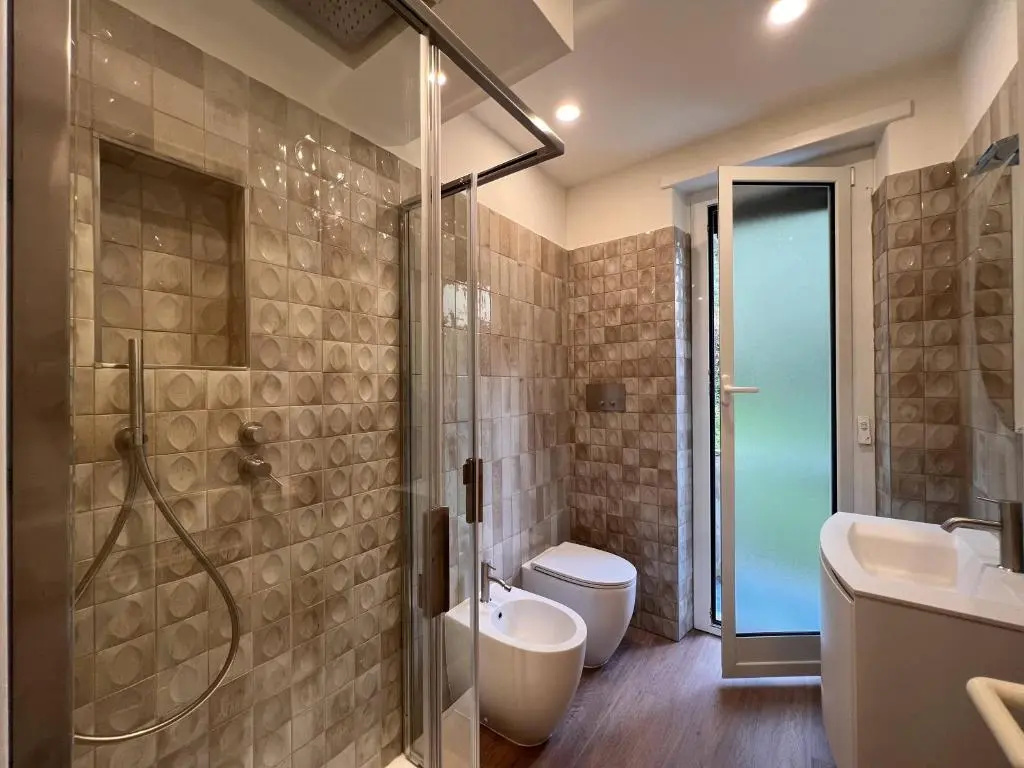 VAL DI SOLE 19-III piano- VISTA MARE- VISTA COLLINA-WIFI 100MG-ARIA CONDIZIONATA IN TUTTE LE STANZE -POSTO AUTO INCLUSO -L'APPARTAMENTO E' STATO COMPLETAMENTE RINNOVATO NEL 2023