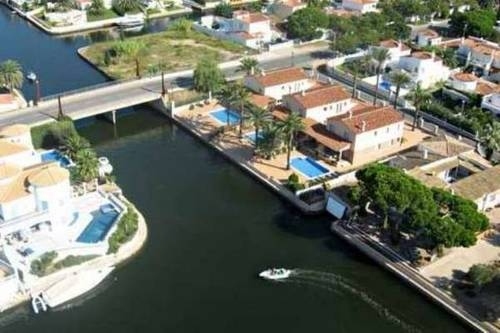 Apart-rent Villa Pani 0145 con piscina y amarre