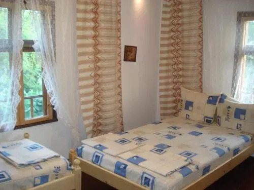 Proinovska House