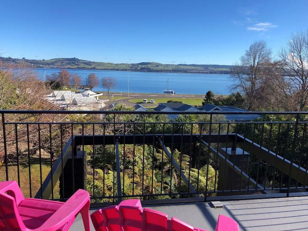 Bayview Lake Taupo