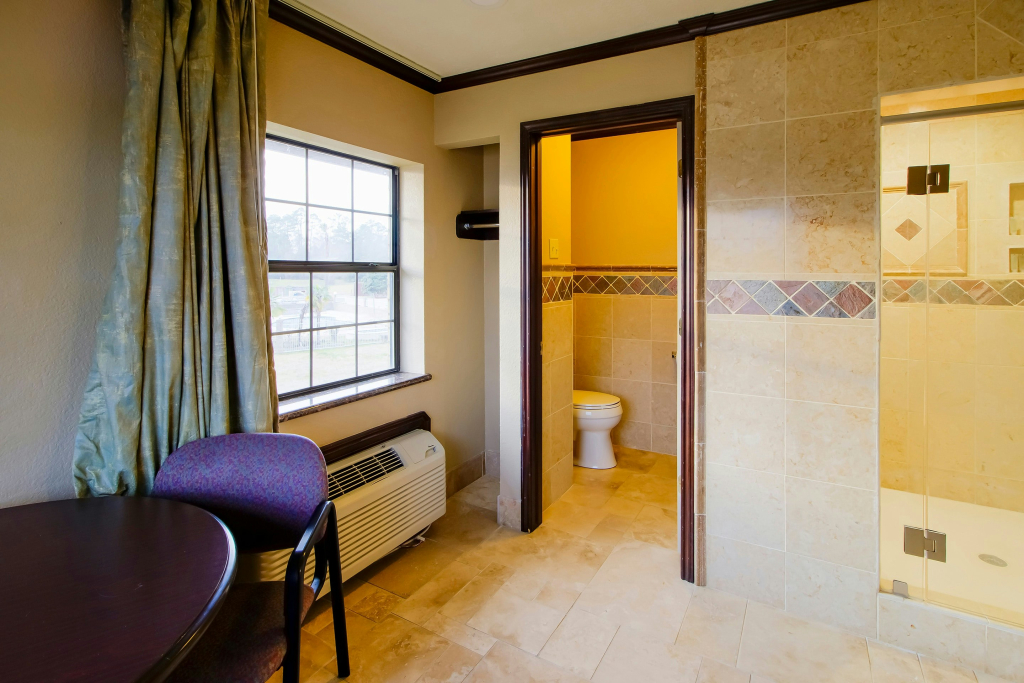OYO Pinewood Inn & Suites Silsbee