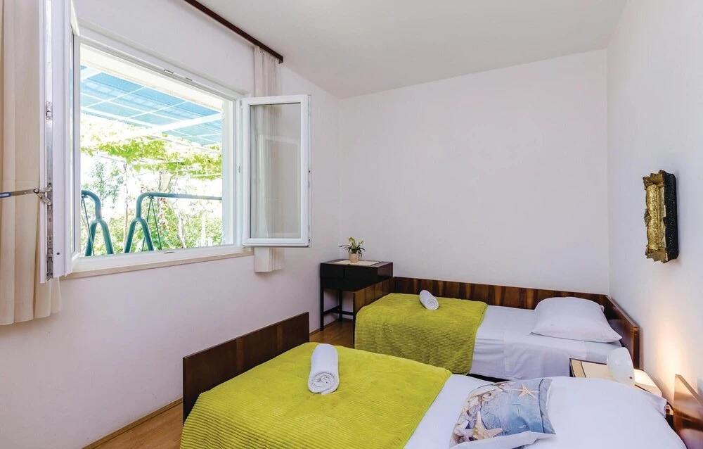 Awesome Home in Brsecine With Wifi and 3 Bedrooms