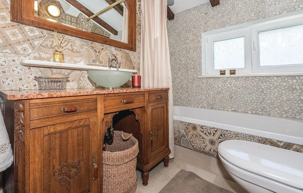 Three-Bedroom Holiday Home In Zaboric