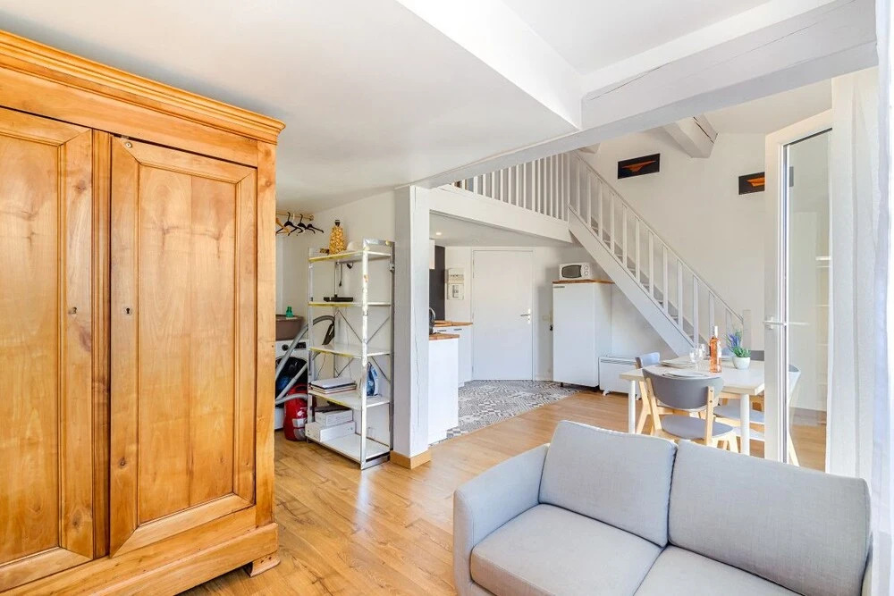 Quiet Duplex - Private Garage - Close to Transport