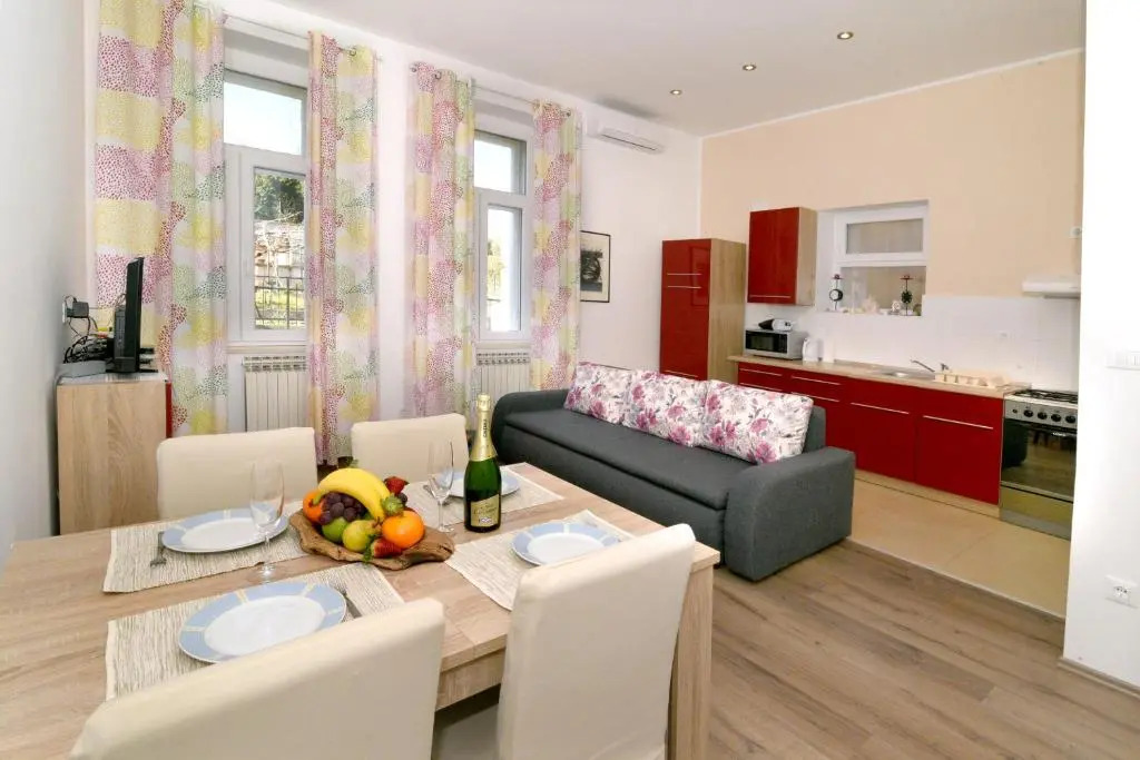 Modern Antique apartment's Villa Castropola 8, located in Center of Pula