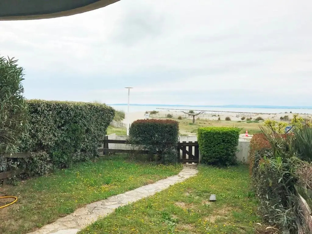 AS8313 - P2 cabine avec parking privé, accès direct à la plage