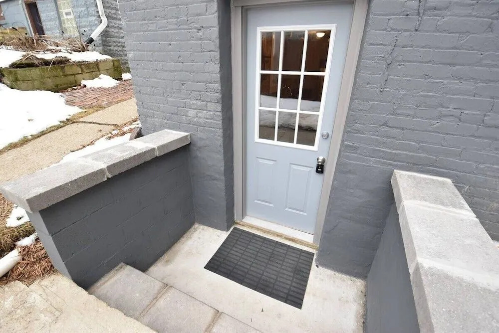 Modern Meets Vintage! Renovated 1 BR in Milwaukee