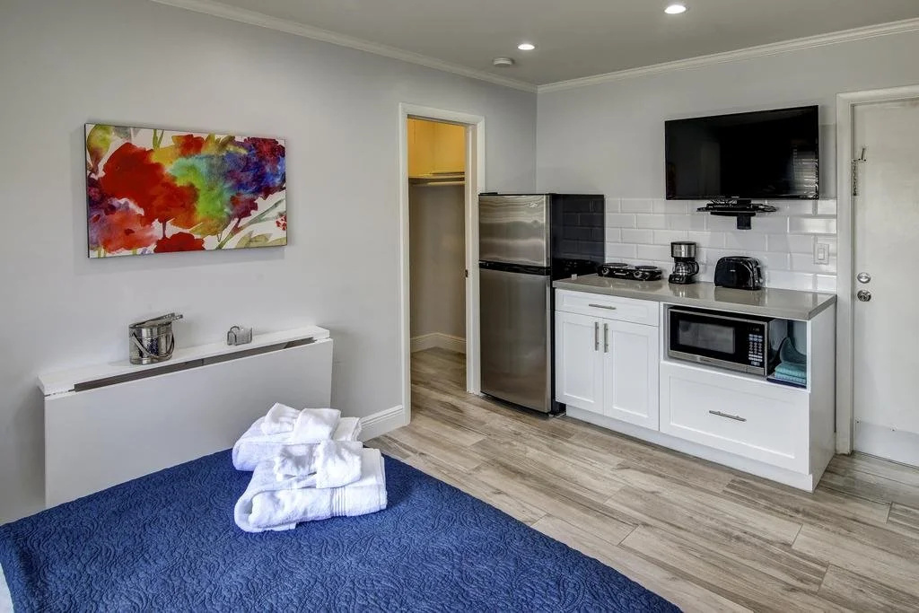 May-Dee Suites in Florida