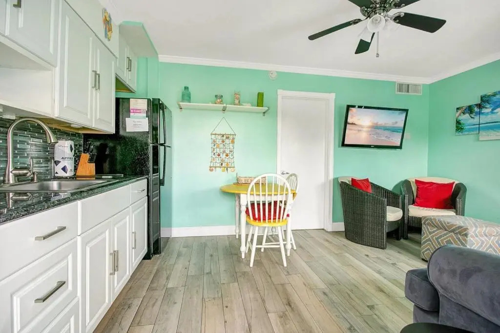 Five Palms Suite 202 - Daily - Weekly - Monthly