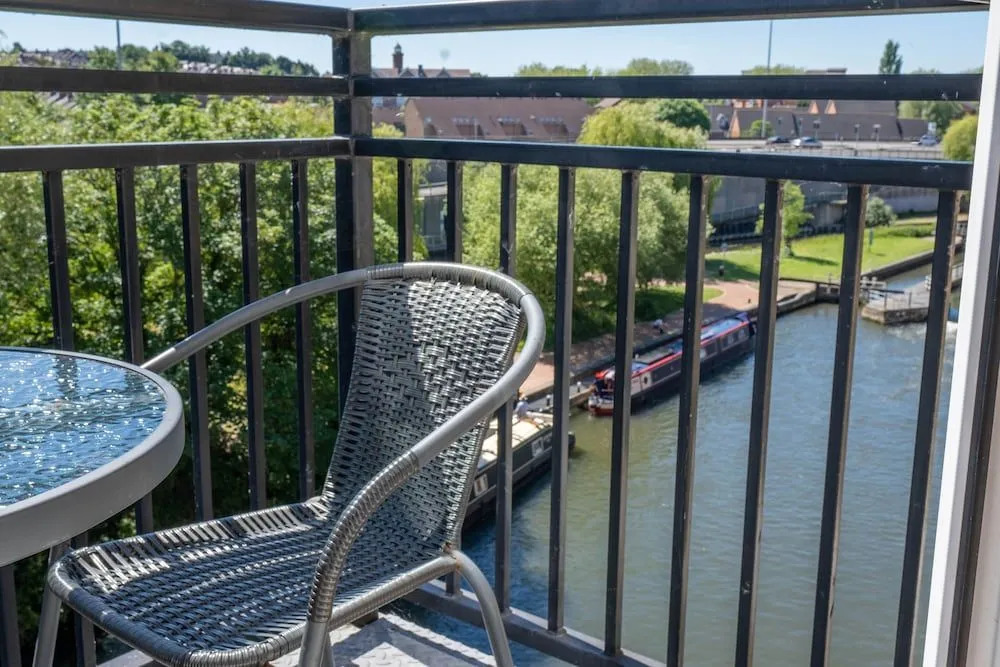 Celador Apartments - Riverside House Serviced Apartments