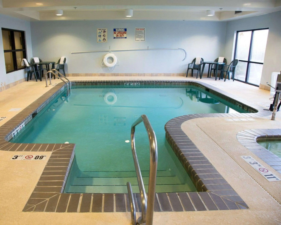 Comfort Suites Fultondale I-65 near I-22