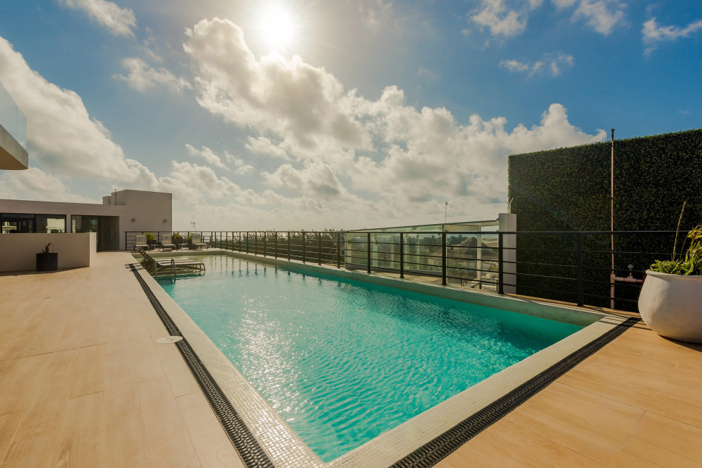Entire modern apartment | 2 min walk to the beach | private rooftop pool