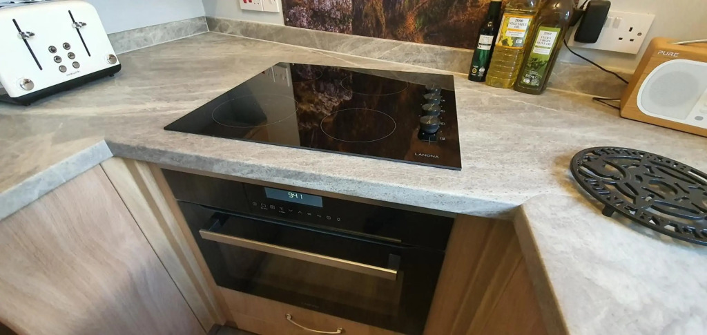Cheddar Village Apartment