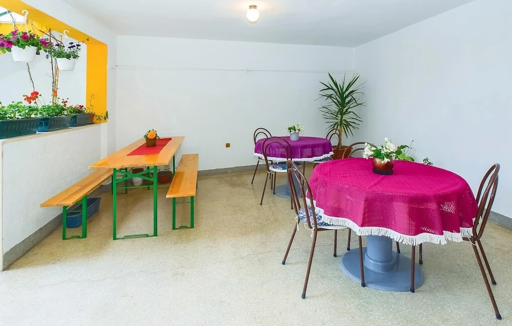 Amazing Home in Omis With Wifi and 4 Bedrooms