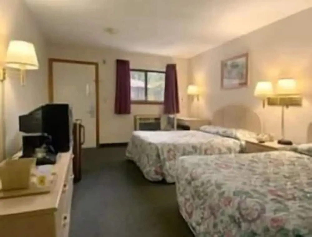 Enfirld Inn and Suites Bradley Airport
