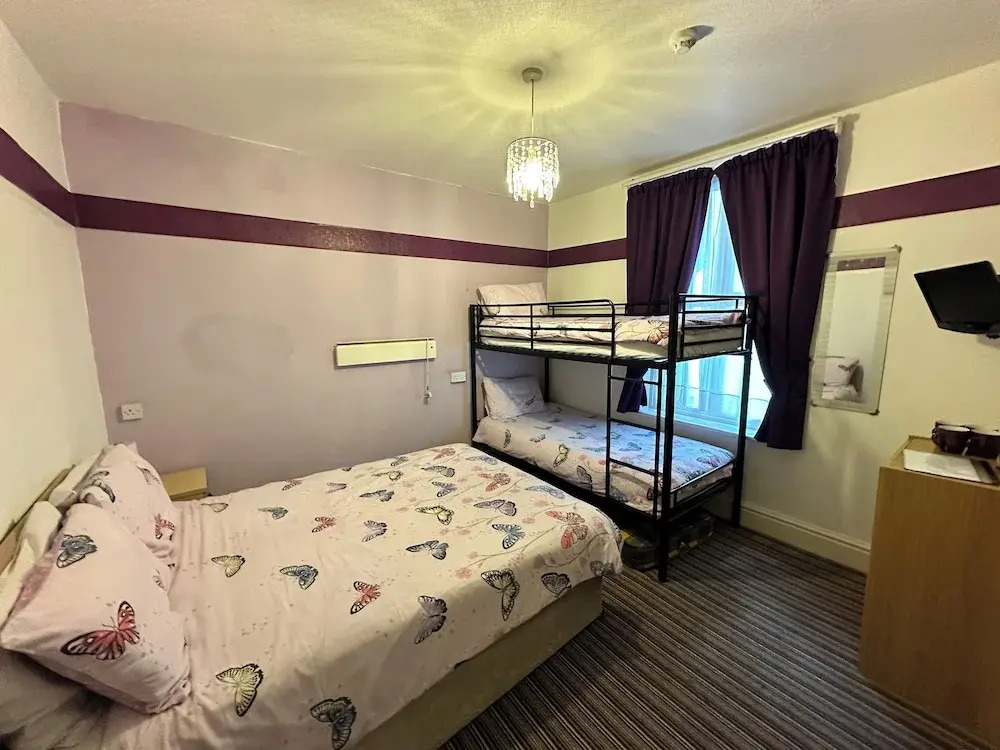 Alondra Hotel