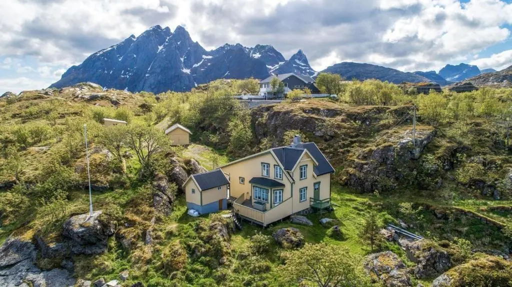 Sea-view house in Sund