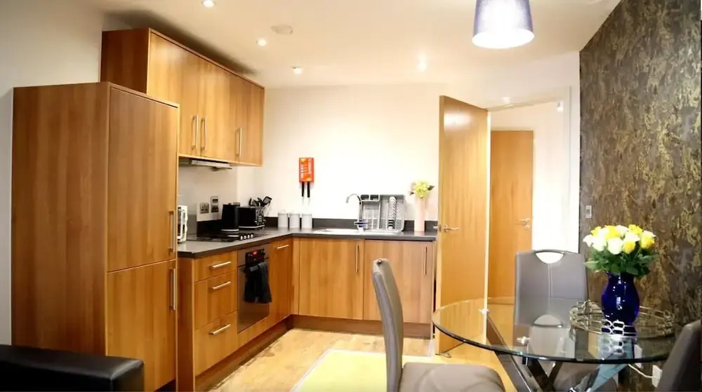 1 Bed Apartment Near Broad St, B1, Sleeps 3 People
