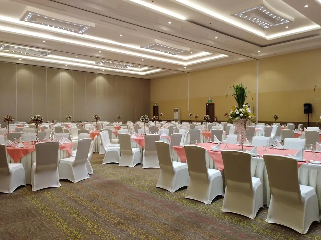 Golden Peak Hotel & Suites powered by Cocotel