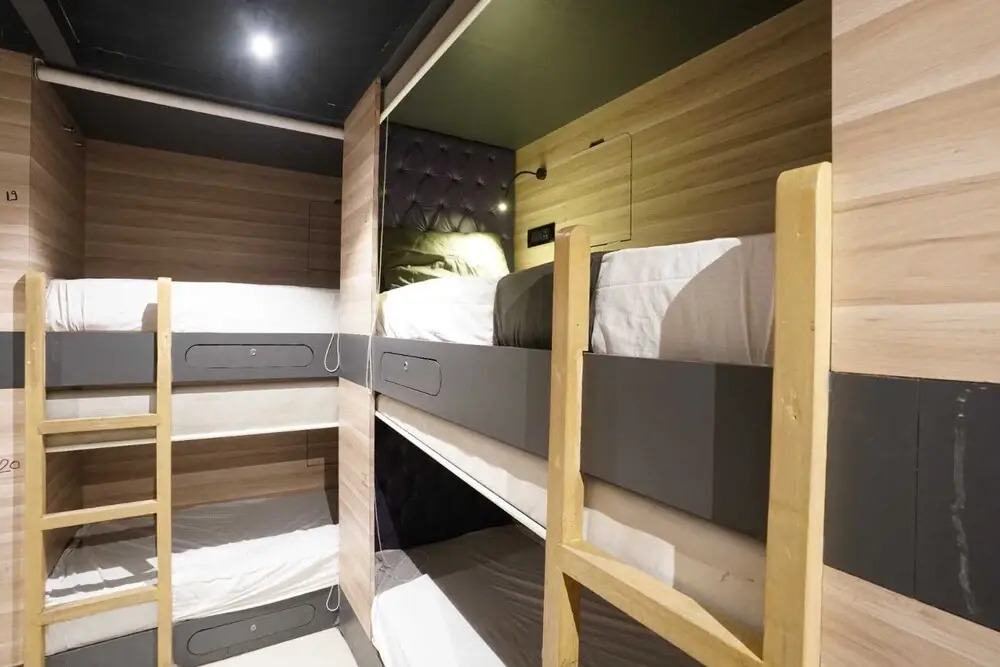 Single Bed Stays in Mixed Dormitory Room Andheri