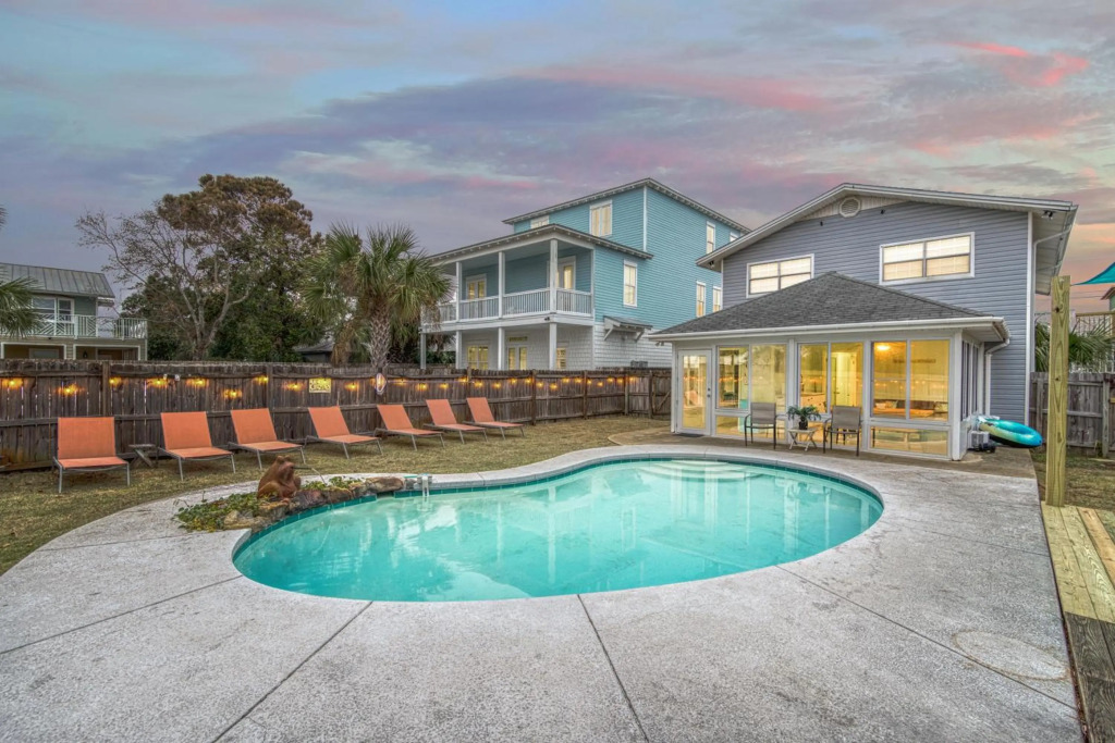Zula Dreams Beach House, 1min Walk To The Beach, Sleeps 16, Private Heated Pool, Pets Welcome, Fenced Yard
