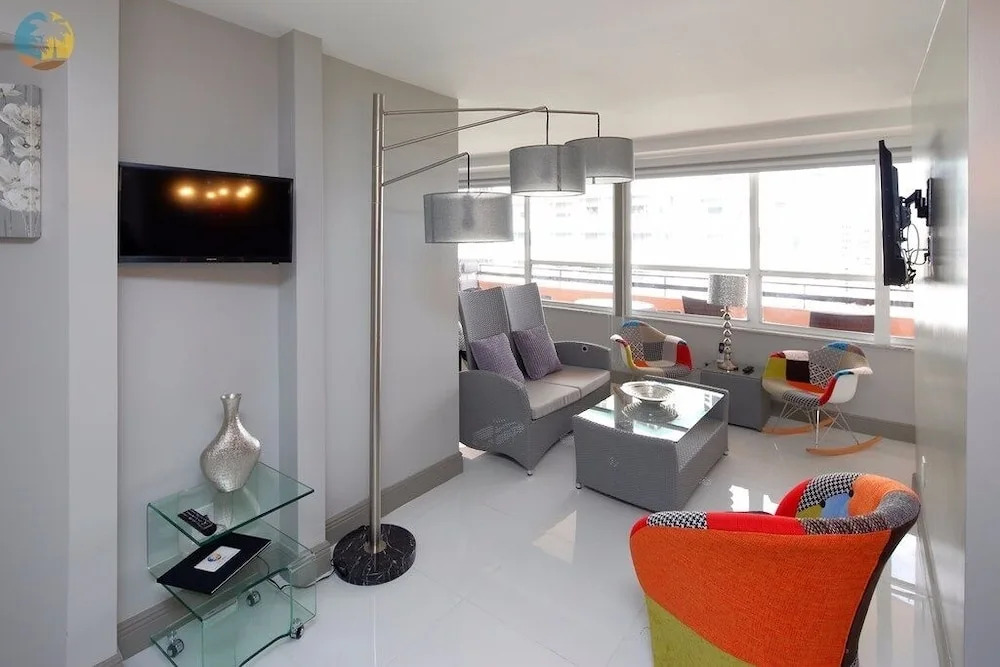 Alexander 1404 - 2 Br Apts