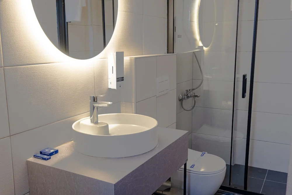 Candarli Iseo Hotel