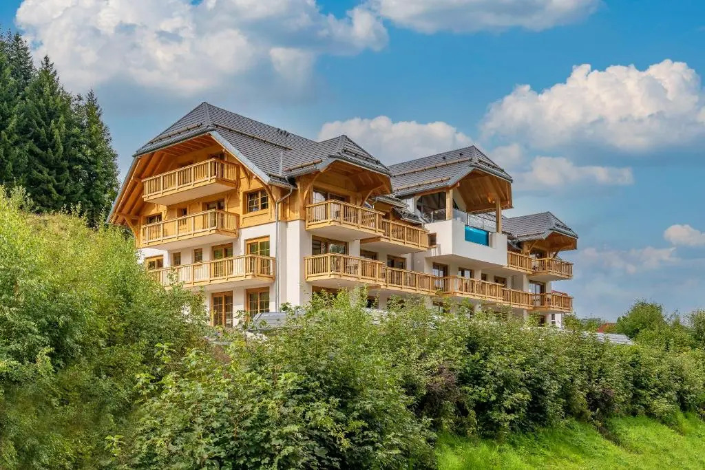 SCHWARZENBACH - Apartments & Rooftop Pool