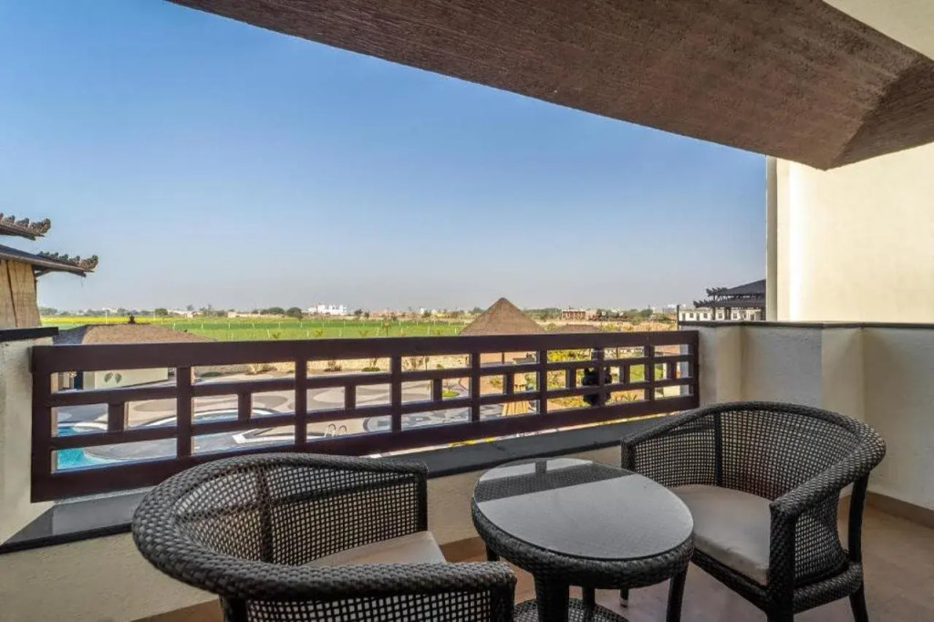 Shyama Sarovar Portico
