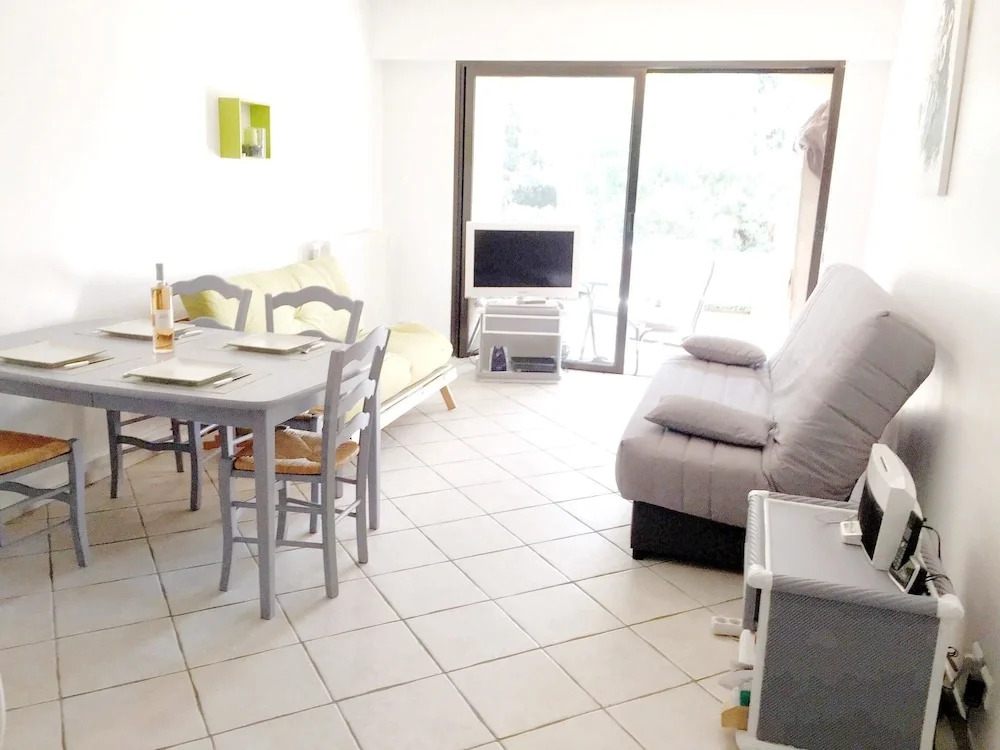 Studio in Cannes, With Pool Access, Furnished Terrace and Wifi - 3 km