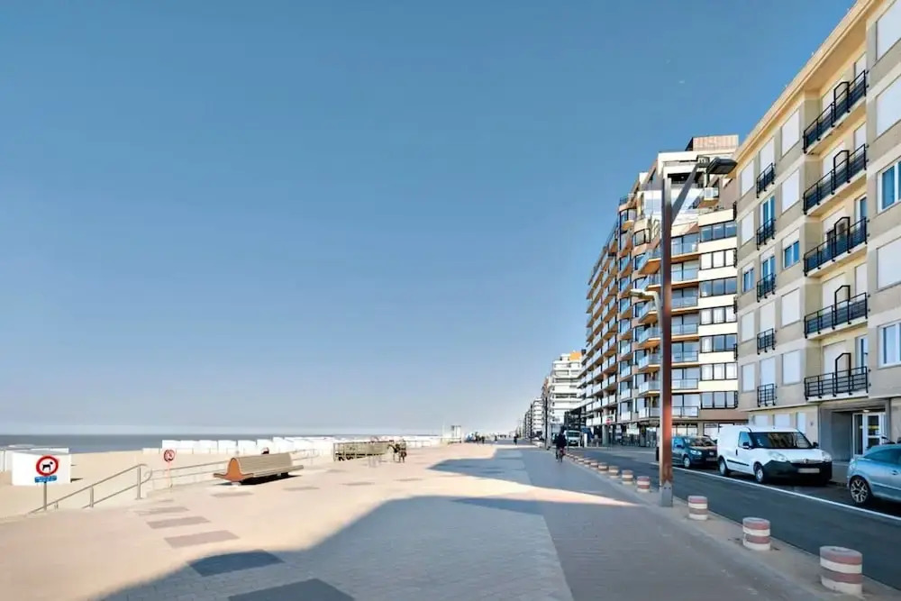 Comfy 1-bedroom Apartment With Side Seaview