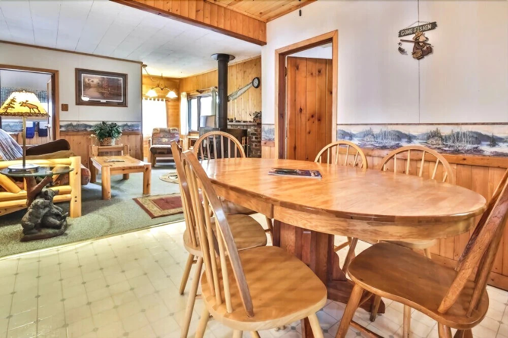 7992 Paton Rd - 3 Br Cottage