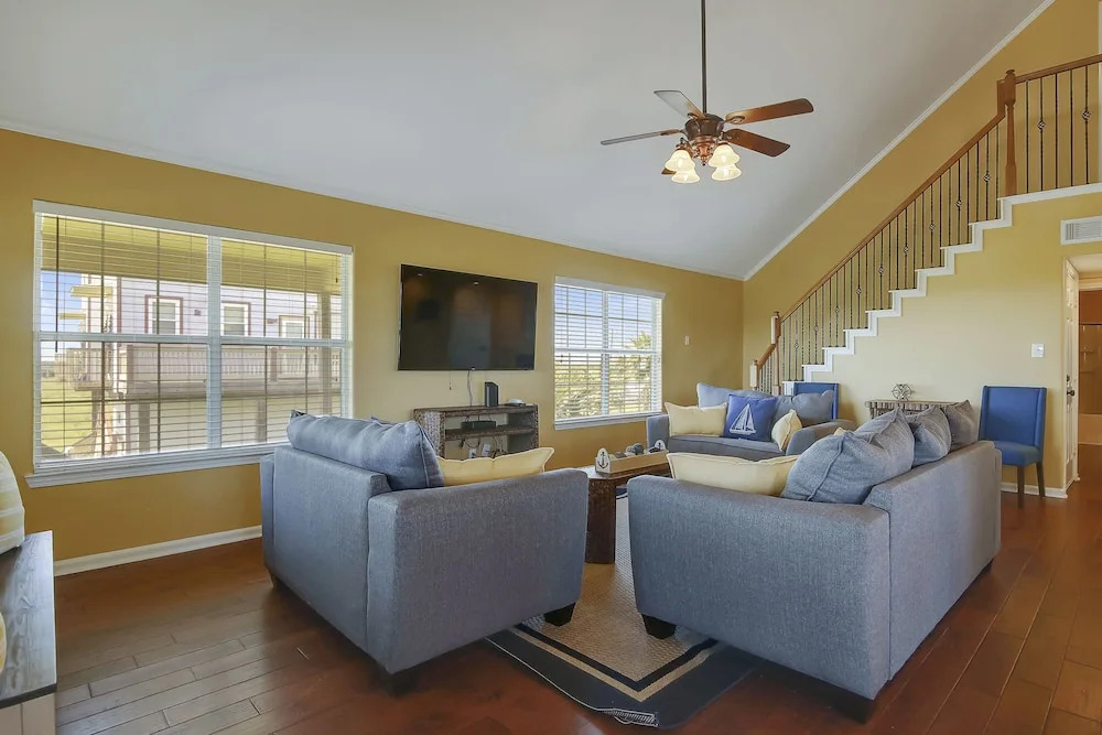 Beach Retreat 4 Bedrooms 2.5 Bathrooms Home