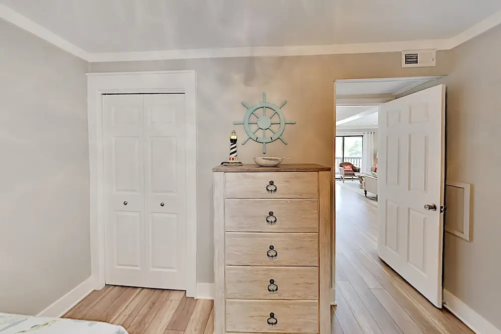Stylish W/ Pools, Tennis - Steps To Sand 2 Bedroom Condo