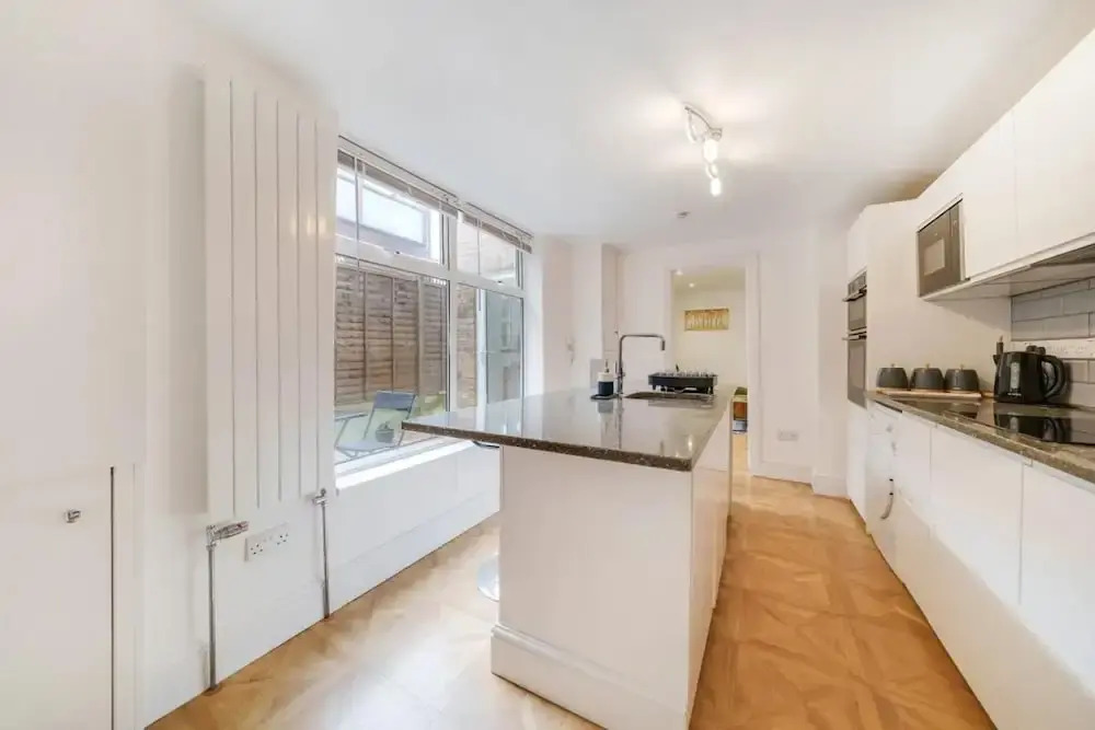Charming Spacious 2-bed Apartment in London