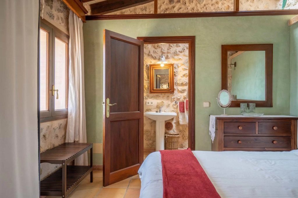 CAN PULIT finca romántica para 2 con piscina y vistas en Selva Mallorca