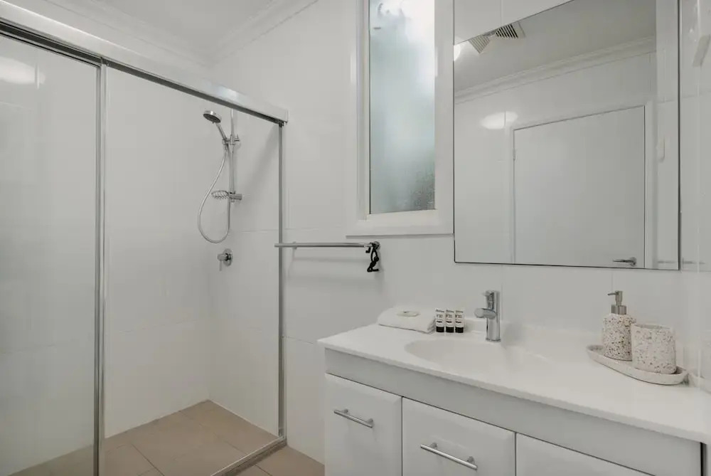 Peaceful 1-bed Apartment Close to Lonsdale St