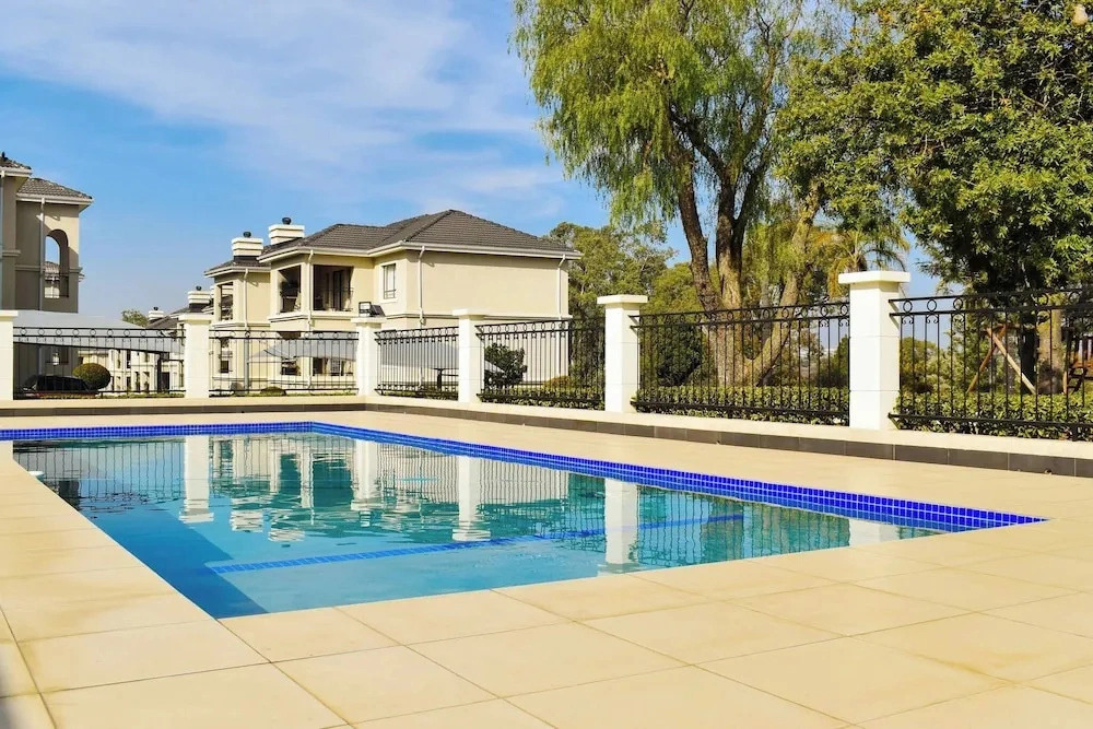 Light-filled 2BR 2BA Spacious Apartment