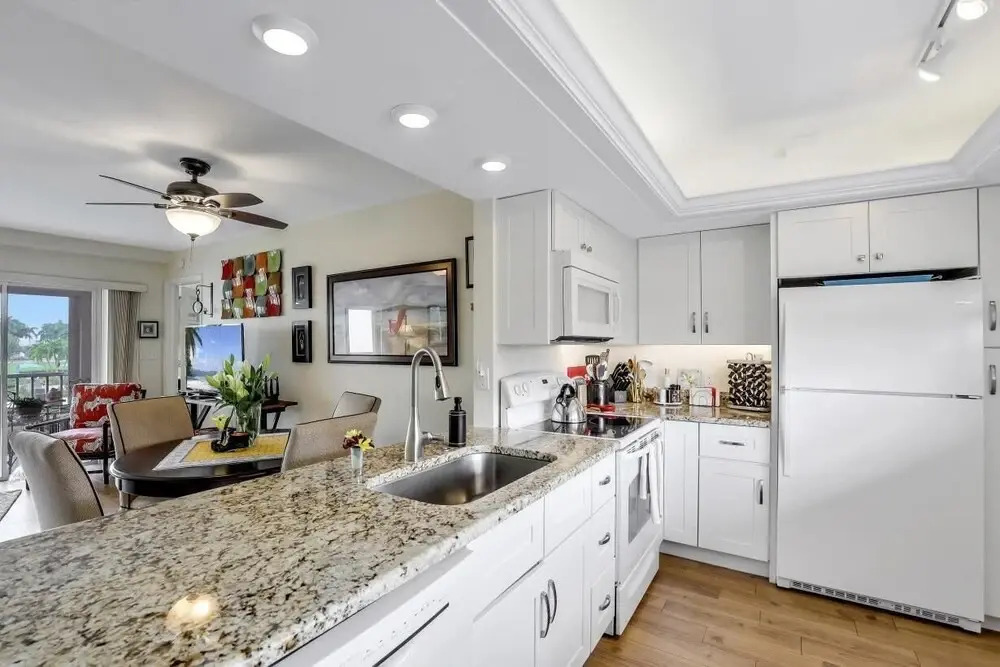 Island-style Condo With Pool, spa and Steps to Beach
