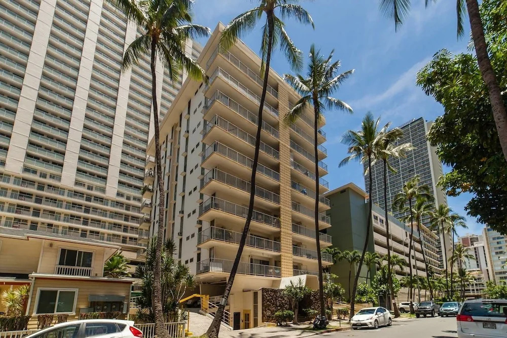 Huge 2br/2ba Mins Away From Waikiki Beach by Domio
