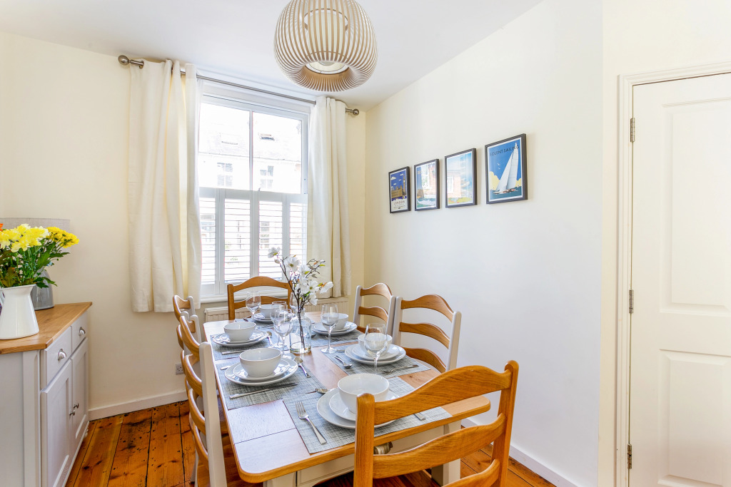 Perfect for family stays, ideal for walk to shops & restaurants