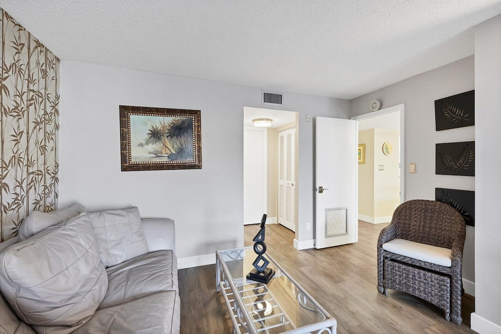 Anchorage Resort 2 Bedroom Condo 2nd Floor, Community Pool 0883