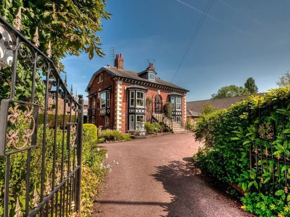 Brooklands Lodge - Bed & Breakfast